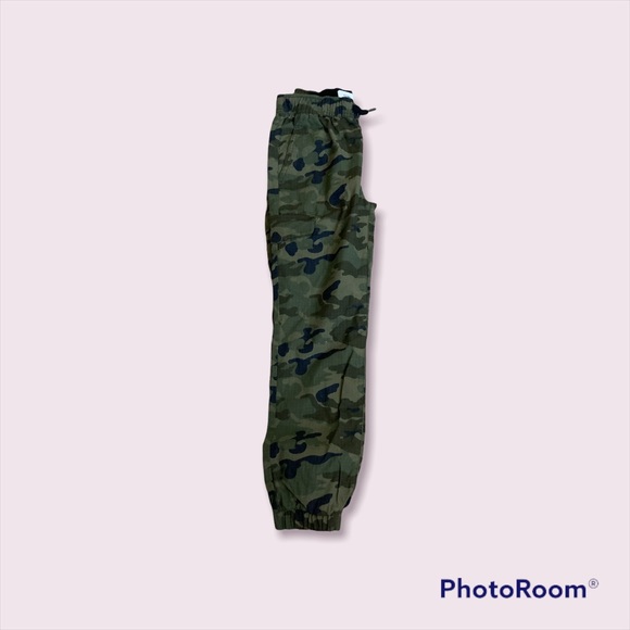 Boys old navy cargo camo pants - Picture 3 of 3